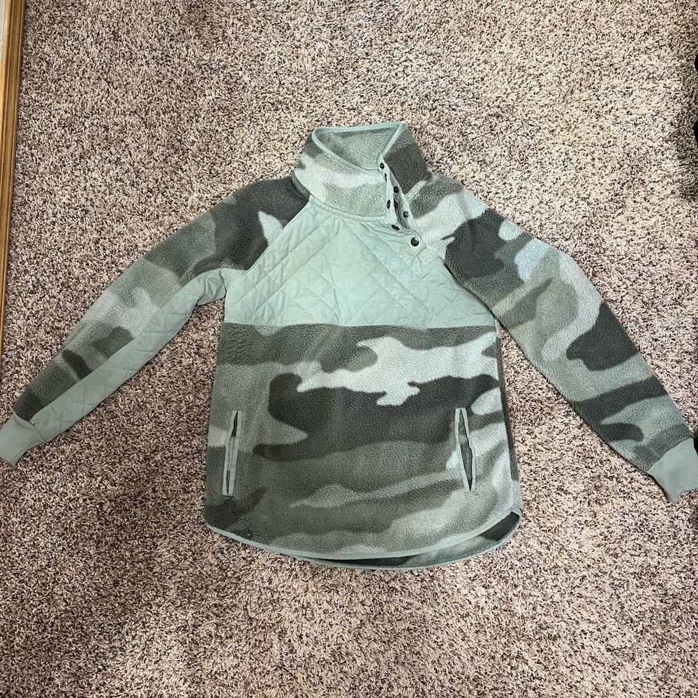Abercrombie & Fitch camo pullover